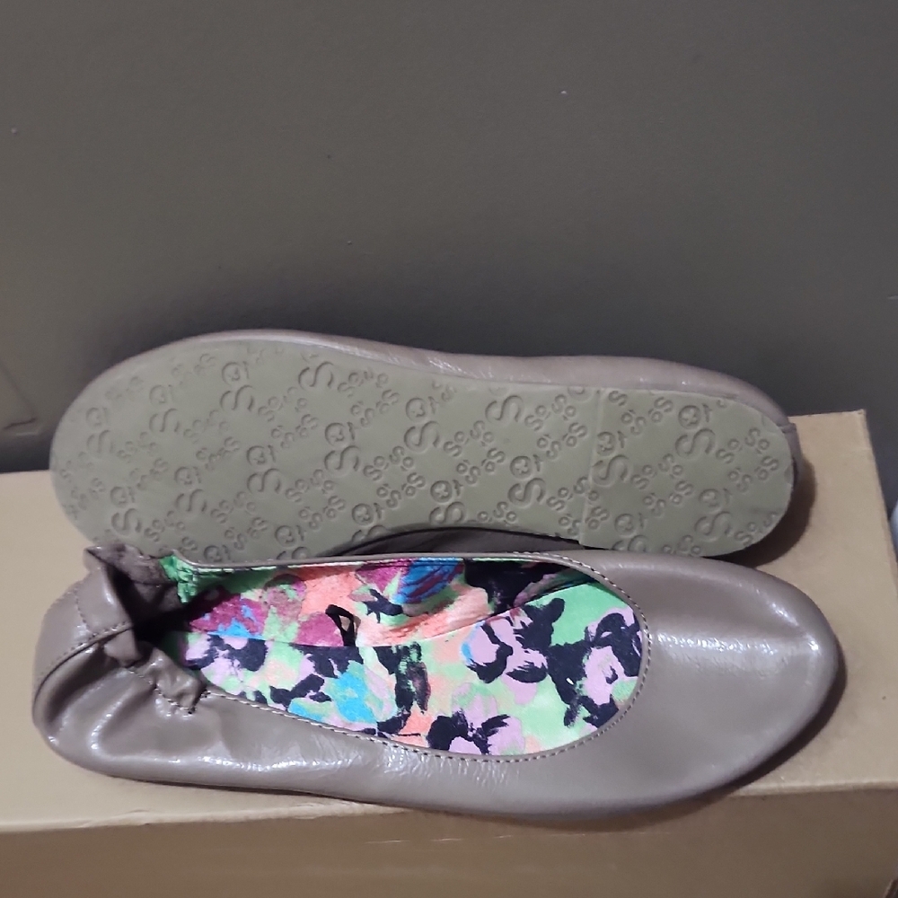 Women's Taupe Ballet Flats